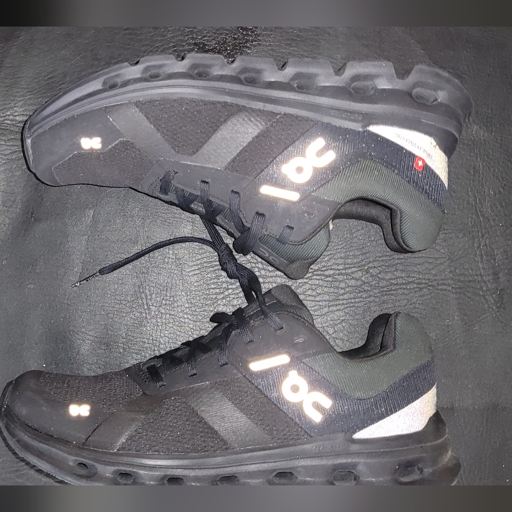 On running women's Cloudrunner waterproof size 7.5